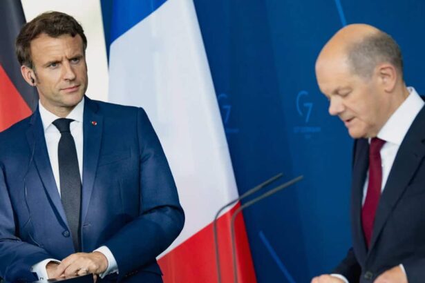 Emmanuel Macron and Olaf Scholz